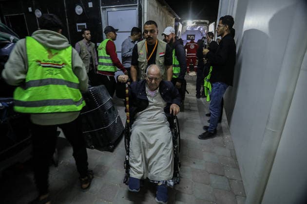 Group of Palestinians return to Gaza via Rafah Border Crossing KHAN YUNIS, GAZA, PALESTINE - MAY 13: A group of Palestinians, including those who received medical treatment in Egypt and their companions, arrive in the city of Khan Yunis, Gaza, Palestine via the Rafah Border Crossing on May 13, 2026. After Israel permitted limited passage, the returning Palestinians were greeted by their families and relatives following their journey back into the Gaza Strip. Abed Rahim Khatib Anadolu Khan Yunis Gaza. Editorial use only. Please get in touch for any other usage.  Copyright: x2026xAnadoluxAbedxRahimxKhatibx