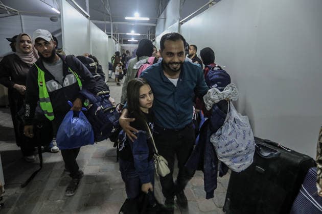 Group of Palestinians return to Gaza via Rafah Border Crossing KHAN YUNIS, GAZA, PALESTINE - MAY 13: A group of Palestinians, including those who received medical treatment in Egypt and their companions, arrive in the city of Khan Yunis, Gaza, Palestine via the Rafah Border Crossing on May 13, 2026. After Israel permitted limited passage, the returning Palestinians were greeted by their families and relatives following their journey back into the Gaza Strip. Abed Rahim Khatib Anadolu Khan Yunis Gaza. Editorial use only. Please get in touch for any other usage.  Copyright: x2026xAnadoluxAbedxRahimxKhatibx