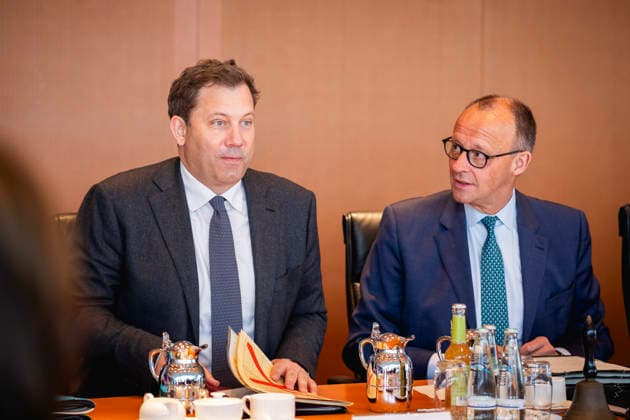 L R Lars Klingbeil, Federal Minister of Finance, and Friedrich Merz CDU , Federal Chancellor, pictured during a cabinet meeting in Berlin, 13 05 2026 Berlin Germany Copyright: xJulianexSonntagx