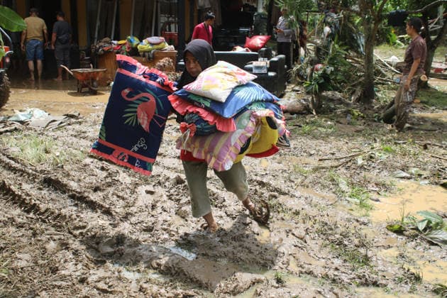 Aftermath of flood in Sumatra TANAH DATAR, INDONESIA - MAY 13: Residents wade through while carrying their stuff to safety after heavy rain in Tanah Datar, West Sumatera Province, Indonesia on May 13, 2026. The structures affected by the floods include residential homes, vehicle, irrigation dam, two village bridge, subdistrict roads, and the rice field. Adi Prima Anadolu Tanah Datar Indonesia. Editorial use only. Please get in touch for any other usage.  Copyright: x2026xAnadoluxAdixPrimax