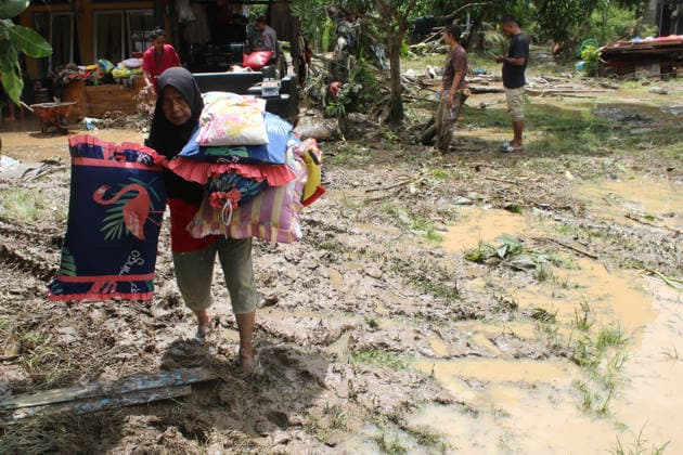 Aftermath of flood in Sumatra TANAH DATAR, INDONESIA - MAY 13: Residents wade through while carrying their stuff to safety after heavy rain in Tanah Datar, West Sumatera Province, Indonesia on May 13, 2026. The structures affected by the floods include residential homes, vehicle, irrigation dam, two village bridge, subdistrict roads, and the rice field. Adi Prima Anadolu Tanah Datar Indonesia. Editorial use only. Please get in touch for any other usage.  Copyright: x2026xAnadoluxAdixPrimax