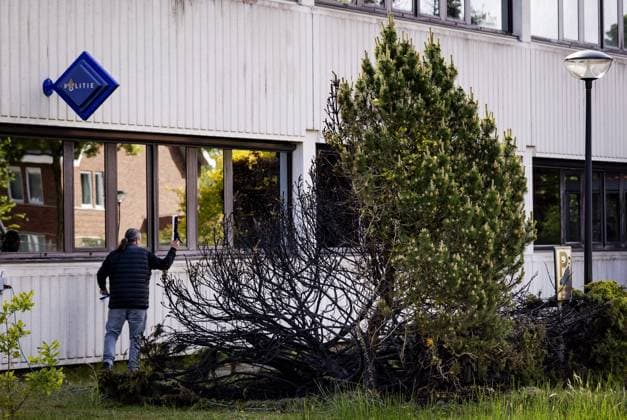 LOOSDRECHT - Damage one day after the fire at the emergency shelter for asylum seekers in Loosdrecht. A protest by several hundred people was taking place at the building, demonstrating against the arrival of asylum seekers at that location. ROBIN VAN LONKHUIJSEN ANP netherlands out - belgium out  Copyright: xx x558144882x originalFilename: 558144882.jpg