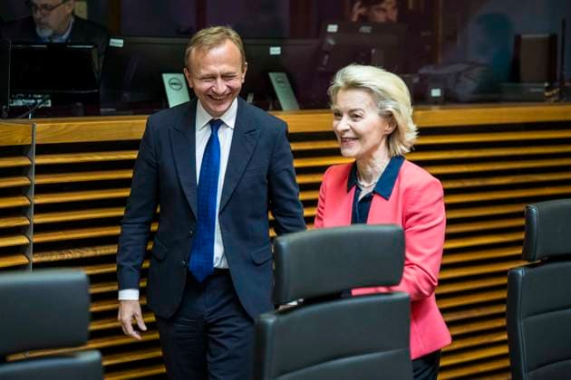 May 13, 2026: Piotr Serafin , EU Commissioner for Budget, Anti-Fraud and Public Administration (L) and Ursula Von der Leyen , the president of the European Commission attend the weekly meeting of the College of Commissioners at the European Commission headquarters in Brussels, Belgium, 13.05.2026. Commissioners are discussing the future of EU cohesion policy, potential restructuring of DG REGIO and plans to strengthen centralized investment tools focused on competitiveness and defence within the European Union budget framework. . - ZUMAw80_ 20260513_faf_w80_018 Copyright: xWiktorxDabkowskix