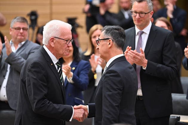 Cem OEZDEMIR after his election as Minister President here with congratulator Winfried KRETSCHMANN Minister President election in Baden Wuerttemberg on 13 05 2026 in the state parliament in Stuttgart