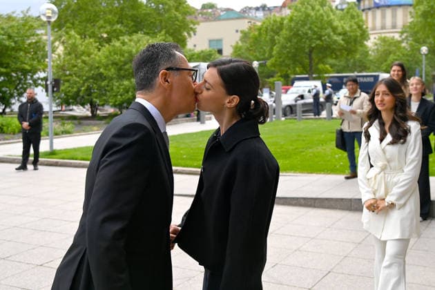 Cem OEZDEMIR State Premier of Baden Wuerttemberg kisses his wife Flavia ZAKA,re stepdaughter Mia in front of the state parliament State Premier election in Baden Wuerttemberg on 13 05 2026 in the state parliament in Stuttgart