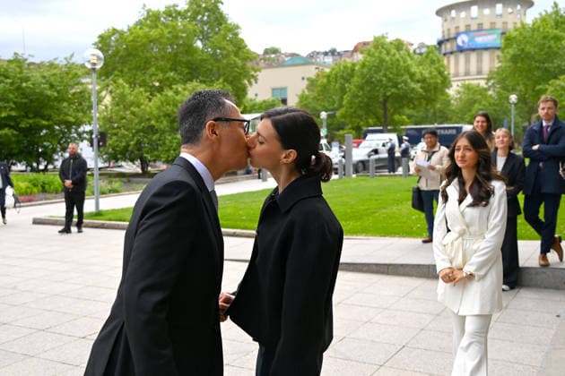 Cem OEZDEMIR State Premier of Baden Wuerttemberg kisses his wife Flavia ZAKA,re stepdaughter Mia in front of the state parliament State Premier election in Baden Wuerttemberg on 13 05 2026 in the state parliament in Stuttgart