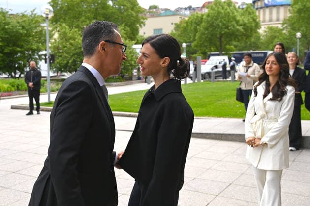 Cem OEZDEMIR State Premier of Baden Wuerttemberg in front of the state parliament with his wife Flavia ZAKA,re stepdaughter Mia State Premier election in Baden Wuerttemberg on 13 05 2026 in the state parliament in Stuttgart