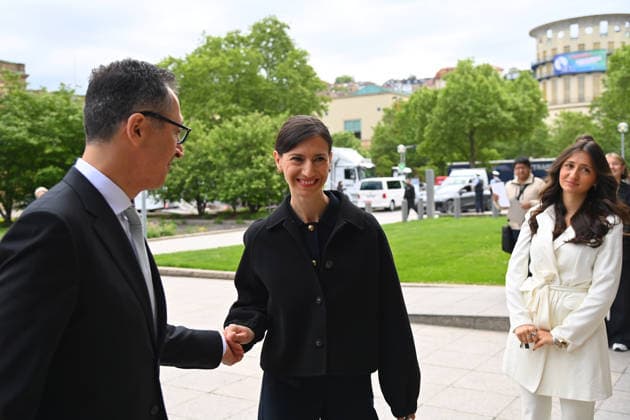 Cem OEZDEMIR State Premier of Baden Wuerttemberg in front of the state parliament with his wife Flavia ZAKA,re stepdaughter Mia State Premier election in Baden Wuerttemberg on 13 05 2026 in the state parliament in Stuttgart