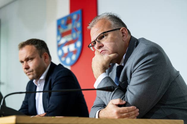 STATE PRESS CONFERENCE THURINGIA 13 05 2026 Erfurt The deputy leader of the AfD parliamentary group in the Thuringian state parliament, Daniel Haseloff AfD, l , and press spokesman Hans Jörg Jenewein r at the state press conference in Thuringia on May 13, 2026