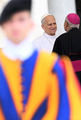 Pope Leo XIV Leads The General Audience - Vatican Pope Leo XIV attends the weekly general audience in Saint Peter’s square, Vatican on May 13, 2026. Photo by Eric Vandeville ABACAPRESS.COM Rome Vatican (or Holy See)  Copyright: xVandevillexEric ABACAx