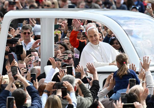 Pope Leo XIV Leads The General Audience - Vatican Pope Leo XIV attends the weekly general audience in Saint Peter’s square, Vatican on May 13, 2026. Photo by Eric Vandeville ABACAPRESS.COM Rome Vatican (or Holy See)  Copyright: xVandevillexEric ABACAx