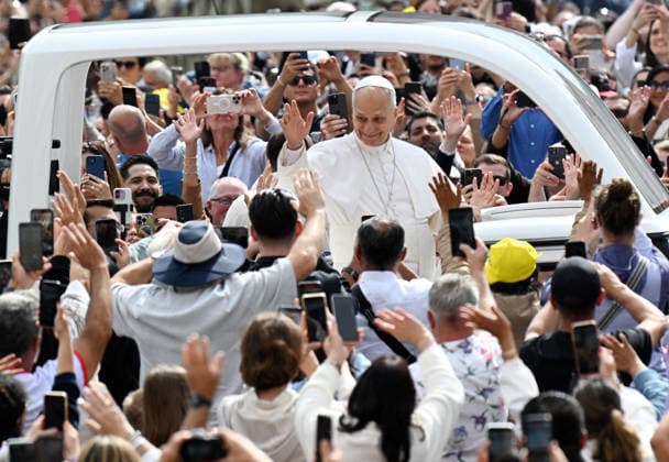 Pope Leo XIV Leads The General Audience - Vatican Pope Leo XIV attends the weekly general audience in Saint Peter’s square, Vatican on May 13, 2026. Photo by Eric Vandeville ABACAPRESS.COM Rome Vatican (or Holy See)  Copyright: xVandevillexEric ABACAx