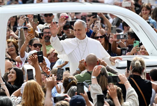 Pope Leo XIV Leads The General Audience - Vatican Pope Leo XIV attends the weekly general audience in Saint Peter’s square, Vatican on May 13, 2026. Photo by Eric Vandeville ABACAPRESS.COM Rome Vatican (or Holy See)  Copyright: xVandevillexEric ABACAx