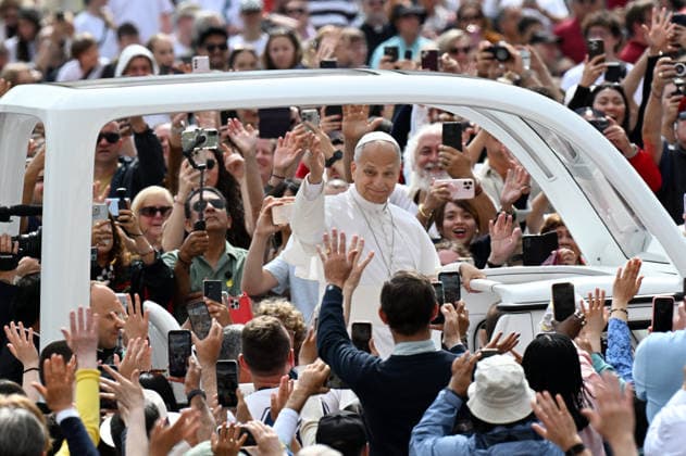 Pope Leo XIV Leads The General Audience - Vatican Pope Leo XIV attends the weekly general audience in Saint Peter’s square, Vatican on May 13, 2026. Photo by Eric Vandeville ABACAPRESS.COM Rome Vatican (or Holy See)  Copyright: xVandevillexEric ABACAx
