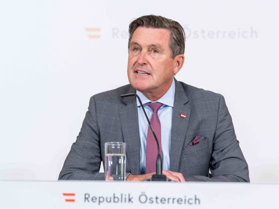 20260513 Pressefoyer nach dem Ministerrat der Bundesregierung WIEN, OESTERREICH - MAI 13: Bundesminister fuer Innovation, Mobilitaet und Infrastruktur Peter Hanke (SPOe) beim Pressefoyer - nach dem Ministerrat der Bundesregierung im Bundesdenkmalamt am 13. Mai 2026 in Wien, Oesterreich. 260513_SEPA_10_006 Copyright: xMichaelxIndrax SEPAxMedia