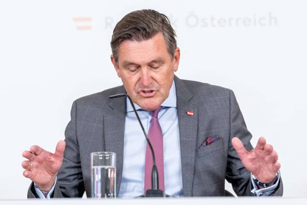 20260513 Pressefoyer nach dem Ministerrat der Bundesregierung WIEN, OESTERREICH - MAI 13: Bundesminister fuer Innovation, Mobilitaet und Infrastruktur Peter Hanke (SPOe) beim Pressefoyer - nach dem Ministerrat der Bundesregierung im Bundesdenkmalamt am 13. Mai 2026 in Wien, Oesterreich. 260513_SEPA_10_011 Copyright: xMichaelxIndrax SEPAxMedia