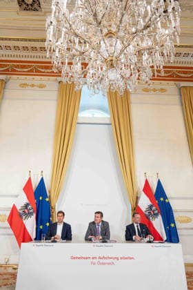 20260513 Pressefoyer nach dem Ministerrat der Bundesregierung WIEN, OESTERREICH - MAI 13: Staatssekretaer im Bundeskanzleramt Alexander Proell (OeVP), Bundesminister fuer Innovation, Mobilitaet und Infrastruktur Peter Hanke (SPOe) und Staatssekretaer im Bundesministerium fuer europaeische und internationale Angelegenheiten Sepp Schellhorn (NEOS) beim Pressefoyer - nach dem Ministerrat der Bundesregierung im Bundesdenkmalamt am 13. Mai 2026 in Wien, Oesterreich. 260513_SEPA_10_026 Copyright: xMichaelxIndrax SEPAxMedia