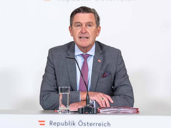 20260513 Pressefoyer nach dem Ministerrat der Bundesregierung WIEN, OESTERREICH - MAI 13: Bundesminister fuer Innovation, Mobilitaet und Infrastruktur Peter Hanke (SPOe) beim Pressefoyer - nach dem Ministerrat der Bundesregierung im Bundesdenkmalamt am 13. Mai 2026 in Wien, Oesterreich. 260513_SEPA_10_004 Copyright: xMichaelxIndrax SEPAxMedia
