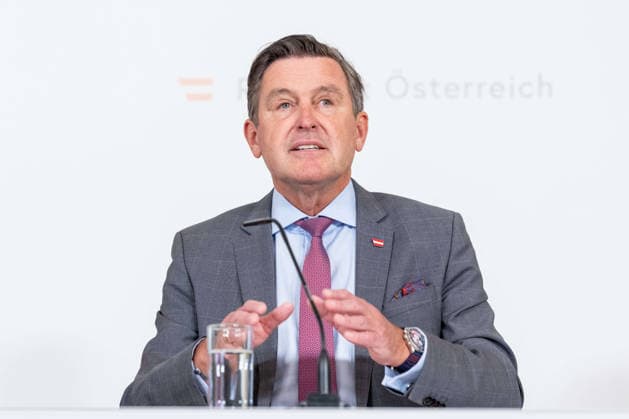 20260513 Pressefoyer nach dem Ministerrat der Bundesregierung WIEN, OESTERREICH - MAI 13: Bundesminister fuer Innovation, Mobilitaet und Infrastruktur Peter Hanke (SPOe) beim Pressefoyer - nach dem Ministerrat der Bundesregierung im Bundesdenkmalamt am 13. Mai 2026 in Wien, Oesterreich. 260513_SEPA_10_012 Copyright: xMichaelxIndrax SEPAxMedia