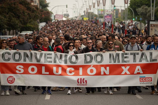 Second day of the metal strike in Vigo Demonstrators carry a banner with the slogan Convenio do metal Solución xa during the second day of the Metal sector strike, on May 13, 2026, in Vigo, Pontevedra, Galicia Spain The Metal sector today celebrates the second of three days of strike called for May 7, 13 and 14 with the aim of denouncing the lack of progress in the negotiation of the new agreement, 13 and 14 May with the aim of denouncing the lack of progress in the negotiation of the new agreement despite more than 10 meetings between unions and employers 13 MAY 2026 MANIFESTATION LABOR DISPUTE STRIKE Adriá Vigo, Pontevedra, Galicia Vigo, Pontevedra, Galicia Espana Copyright: xAdrianxIragox 7519756