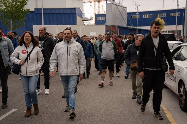Second day of the metal strike in Vigo Dozens of people demonstrate during the second day of the Metal sector strike, on 13 May 2026, in Vigo, Pontevedra, Galicia Spain The Metal sector today celebrates the second of three days of strike called for 7, 13 and 14 May with the aim of denouncing the lack of progress in the negotiation of the new agreement despite more than 10 meetings between unions and employers 13 MAY 2026 MANIFESTATION LABOR DISPUTE STRIKE Adriá Vigo, Pontevedra, Galicia Vigo, Pontevedra, Galicia Espana  Copyright: xAdrianxIragox 7519770