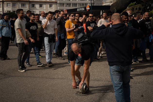 Second day of the metal strike in Vigo Dozens of people demonstrate during the second day of the Metal sector strike, on 13 May 2026, in Vigo, Pontevedra, Galicia Spain The Metal sector today celebrates the second of three days of strike called for 7, 13 and 14 May with the aim of denouncing the lack of progress in the negotiation of the new agreement despite more than 10 meetings between unions and employers 13 MAY 2026 MANIFESTATION LABOR DISPUTE STRIKE Adriá Vigo, Pontevedra, Galicia Vigo, Pontevedra, Galicia Espana  Copyright: xAdrianxIragox 7519779
