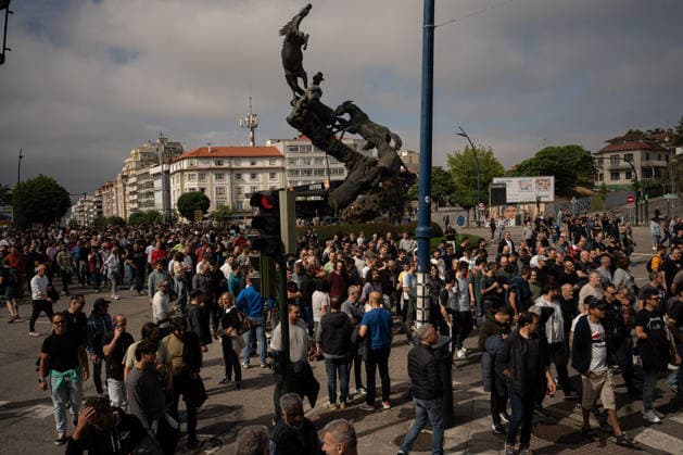 Second day of the metal strike in Vigo Dozens of people demonstrate during the second day of the Metal sector strike, on 13 May 2026, in Vigo, Pontevedra, Galicia Spain The Metal sector today celebrates the second of three days of strike called for 7, 13 and 14 May with the aim of denouncing the lack of progress in the negotiation of the new agreement despite more than 10 meetings between unions and employers 13 MAY 2026 MANIFESTATION LABOR DISPUTE STRIKE Adriá Vigo, Pontevedra, Galicia Vigo, Pontevedra, Galicia Espana  Copyright: xAdrianxIragox 7519778