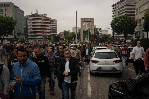 Second day of the metal strike in Vigo Dozens of people demonstrate during the second day of the Metal sector strike, on 13 May 2026, in Vigo, Pontevedra, Galicia Spain The Metal sector today celebrates the second of three days of strike called for 7, 13 and 14 May with the aim of denouncing the lack of progress in the negotiation of the new agreement despite more than 10 meetings between unions and employers 13 MAY 2026 MANIFESTATION LABOR DISPUTES STRIKE PIXELADA Adriá Vigo, Pontevedra, Galicia Vigo, Pontevedra, Galicia Spain  Copyright: xAdrianxIragox 7519791