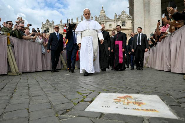 ITALY - POPE LEO XIV DURING THE WEEKLY GENERAL AUDIENCE AT ST PETER S SQAUTE IN THE VATICAN - 2026 5 13 Italy, Rome, Vatican, 2026 5 13 .Pope Leo XIV a during the weekly general audience at St Peter s Square in The Vatican EDITORIAL USE ONLY - NO BOOKS Copyright: xVATICANxMEDIAx