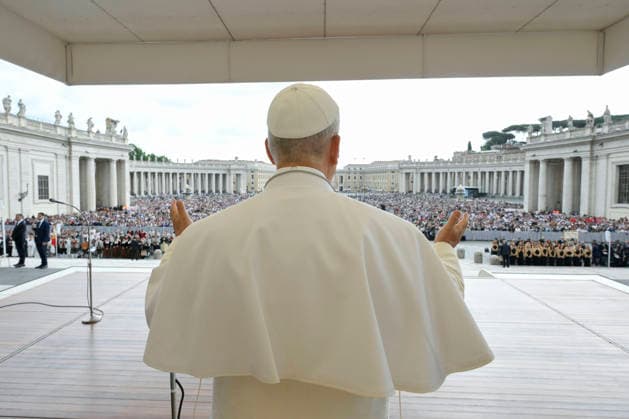 ITALY - POPE LEO XIV DURING THE WEEKLY GENERAL AUDIENCE AT ST PETER S SQAUTE IN THE VATICAN - 2026 5 13 Italy, Rome, Vatican, 2026 5 13 .Pope Leo XIV a during the weekly general audience at St Peter s Square in The Vatican EDITORIAL USE ONLY - NO BOOKS Copyright: xVATICANxMEDIAx