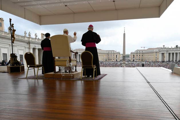 ITALY - POPE LEO XIV DURING THE WEEKLY GENERAL AUDIENCE AT ST PETER S SQAUTE IN THE VATICAN - 2026 5 13 Italy, Rome, Vatican, 2026 5 13 .Pope Leo XIV a during the weekly general audience at St Peter s Square in The Vatican EDITORIAL USE ONLY - NO BOOKS Copyright: xVATICANxMEDIAx