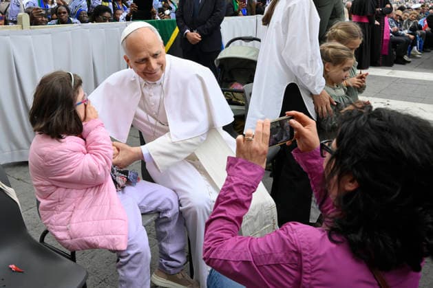 ITALY - POPE LEO XIV DURING THE WEEKLY GENERAL AUDIENCE AT ST PETER S SQAUTE IN THE VATICAN - 2026 5 13 Italy, Rome, Vatican, 2026 5 13 .Pope Leo XIV a during the weekly general audience at St Peter s Square in The Vatican EDITORIAL USE ONLY - NO BOOKS Copyright: xVATICANxMEDIAx