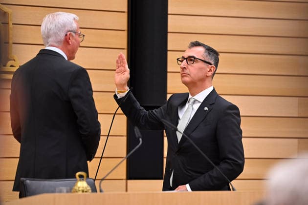 Swearing-in ceremony Cem OEZDEMIR State Premier of Baden Wuerttemberg, left State Parliament President Thomas STROBL, swears the oath of office as State Premier of Baden Wuerttemberg on 13 May 2026 in the State Parliament in Stuttgart