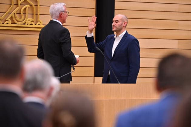 Swearing-in ceremony Danyal Bayaz Finance Minister BW, left State Parliament President Thomas STROBL, swears the oath of Prime Minister election in Baden Wuerttemberg on 13 05 2026 in the state parliament in Stuttgart