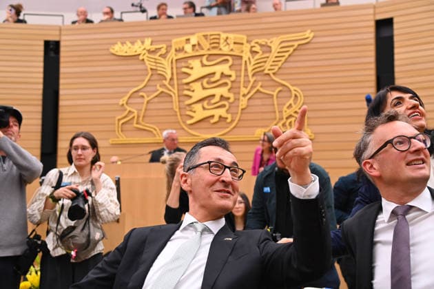 Cem OEZDEMIR in the plenary hall in the state parliament, showing gestures re Andreas SCHWARZ parliamentary group leader DieGruenen Buendnis90 Ministerpraesident election in Baden Wuerttemberg on 13 05 2026 in the state parliament in Stuttgart