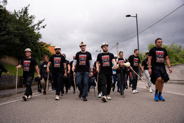 The miners of Mina Miura culminate their march on foot in Oviedo to demand the payment of their back wages Workers of the Mina Miura mine in Ibias on their arrival on foot in front of the General Assembly of the Principality of Asturias, on May 13, 2026, in Oviedo, Asturias Spain The workers, who completed their march after finishing a fifteen-day underground lock-up, demand effective solutions to the paralysis of the activity and the immediate payment of up to 13 outstanding wages owed by the company, who completed the march after a 15-day underground lockout, demand effective solutions to the paralysis of the activity and the immediate payment of up to 13 outstanding salaries owed by the company 13 MAY 2026 STRIKE MANIFESTATION LABOR CON  Copyright: xJuanxVegax 7520108