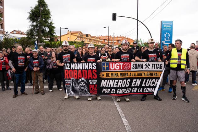 The miners of Mina Miura culminate their march on foot in Oviedo to demand the payment of their back wages Workers of the Mina Miura mine in Ibias on their arrival on foot in front of the General Assembly of the Principality of Asturias, on May 13, 2026, in Oviedo, Asturias Spain The workers, who completed their march after finishing a fifteen-day underground lock-up, demand effective solutions to the paralysis of the activity and the immediate payment of up to 13 outstanding wages owed by the company, who completed the march after a 15-day underground lockout, demand effective solutions to the paralysis of the activity and the immediate payment of up to 13 outstanding salaries owed by the company 13 MAY 2026 STRIKE MANIFESTATION LABOR CON  Copyright: xJuanxVegax 7520110