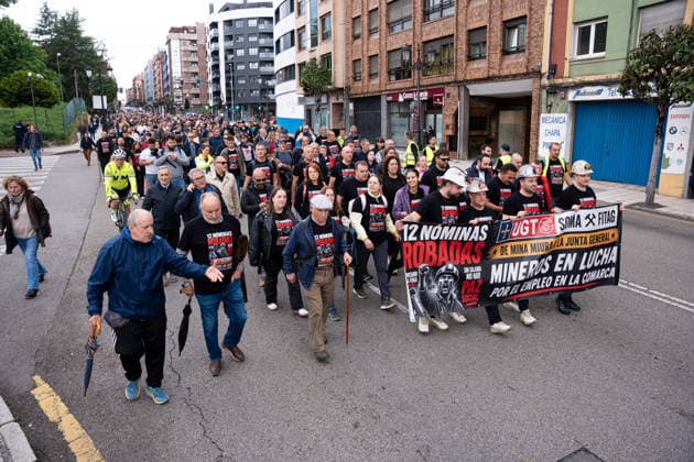 The miners of Mina Miura culminate their march on foot in Oviedo to demand the payment of their back wages Workers of the Mina Miura mine in Ibias on their arrival on foot in front of the General Assembly of the Principality of Asturias, on May 13, 2026, in Oviedo, Asturias Spain The workers, who completed their march after finishing a fifteen-day underground lock-up, demand effective solutions to the paralysis of the activity and the immediate payment of up to 13 outstanding wages owed by the company, who completed the march after a 15-day underground lockout, demand effective solutions to the paralysis of the activity and the immediate payment of up to 13 outstanding salaries owed by the company 13 MAY 2026 STRIKE MANIFESTATION LABOR CON  Copyright: xJuanxVegax 7520112