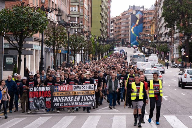 The miners of Mina Miura culminate their march on foot in Oviedo to demand the payment of their back wages Workers of the Mina Miura mine in Ibias on their arrival on foot in front of the General Assembly of the Principality of Asturias, on May 13, 2026, in Oviedo, Asturias Spain The workers, who completed their march after finishing a fifteen-day underground lock-up, demand effective solutions to the paralysis of the activity and the immediate payment of up to 13 outstanding wages owed by the company, who completed the march after a 15-day underground lockout, demand effective solutions to the paralysis of the activity and the immediate payment of up to 13 outstanding salaries owed by the company 13 MAY 2026 STRIKE MANIFESTATION LABOR CON  Copyright: xJuanxVegax 7520113