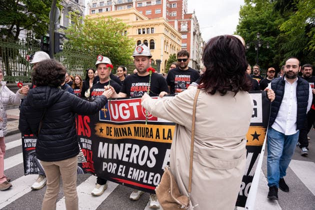 The miners of Mina Miura culminate their march on foot in Oviedo to demand the payment of their back wages Workers of the Mina Miura mine in Ibias on their arrival on foot in front of the General Assembly of the Principality of Asturias, on May 13, 2026, in Oviedo, Asturias Spain The workers, who completed their march after finishing a fifteen-day underground lock-up, demand effective solutions to the paralysis of the activity and the immediate payment of up to 13 outstanding wages owed by the company, who completed the march after a 15-day underground lockout, demand effective solutions to the paralysis of the activity and the immediate payment of up to 13 outstanding salaries owed by the company 13 MAY 2026 STRIKE MANIFESTATION LABOR CON  Copyright: xJuanxVegax 7520116