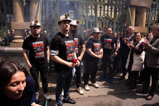 The miners of Mina Miura culminate their march on foot in Oviedo to demand the payment of their back wages Workers of the Mina Miura mine in Ibias on their arrival on foot in front of the General Assembly of the Principality of Asturias, on May 13, 2026, in Oviedo, Asturias Spain The workers, who completed their march after finishing a fifteen-day underground lock-up, demand effective solutions to the paralysis of the activity and the immediate payment of up to 13 outstanding wages owed by the company, who completed the march after a 15-day underground lockout, demand effective solutions to the paralysis of the activity and the immediate payment of up to 13 outstanding salaries owed by the company 13 MAY 2026 STRIKE MANIFESTATION LABOR CON  Copyright: xJuanxVegax 7520118