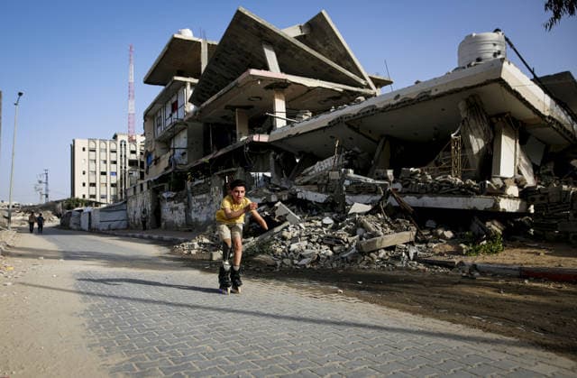 Gaza child who lost limbs in Israeli attacks holds onto life with skating GAZA CITY, GAZA, PALESTINE - MAY 12: Thirteen-year-old Akram al-Fayyumi, who lost his left arm and right foot in an Israeli attack on Gaza, skates on the streets of Gaza City, Gaza, Palestine on May 12, 2026. Akram is holding on to life through his passion for skating and horse riding. Despite using a prosthetic leg fitted in Egypt that he finds uncomfortable, he continues to skate. His only dream is to have a new prosthesis and a horse. Living in the Tel al-Hawa area of Gaza City, Akram says that skating is his greatest source of happiness. Saeed M. M. T. Jaras Anadolu Gaza City Gaza. Editorial use only. Please get in touch for any other usage.  Copyright: x2026xAnadoluxSaeedxM.xM.xT.xJarasx