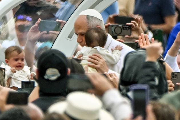 ITALY - POPE LEO XIV DURING THE WEEKLY GENERAL AUDIENCE AT ST PETER S SQAUTE IN THE VATICAN - 2026 5 13 Italy, Rome, Vatican, 2026 5 13 .Pope Leo XIV a during the weekly general audience at St Peter s Square in The Vatican EDITORIAL USE ONLY - NO BOOKS Copyright: xALESSIAxGIULIANIx