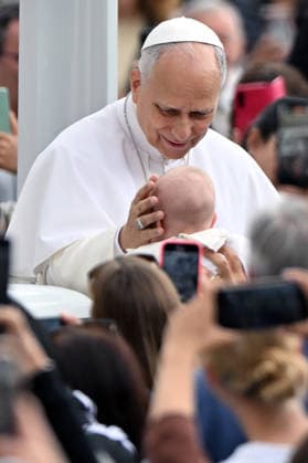 ITALY - POPE LEO XIV DURING THE WEEKLY GENERAL AUDIENCE AT ST PETER S SQAUTE IN THE VATICAN - 2026 5 13 Italy, Rome, Vatican, 2026 5 13 .Pope Leo XIV a during the weekly general audience at St Peter s Square in The Vatican EDITORIAL USE ONLY - NO BOOKS Copyright: xALESSIAxGIULIANIx
