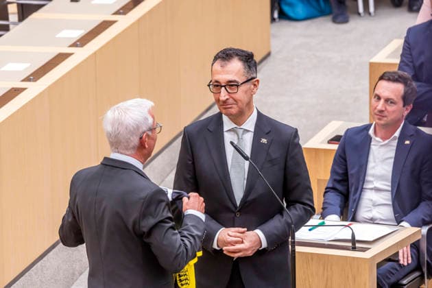 Cem Özdemir is the new Minister President of the state of Baden Württemberg On May 13, the politician from the Green Party was sworn in to the state parliament Among the first well-wishers was Thomas Strobl, CDU, President of the state parliament He presents a sports jersey in the state colors 13 05 2026, Stuttgart, Baden Württemberg, Germany