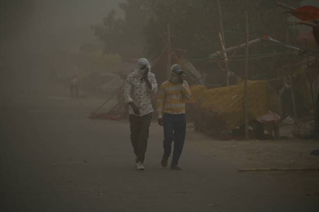 May 13, 2026, Prayagraj, Uttar Pradesh, India: Prayagraj: People during heavy dust storm, in Prayagraj on Wednesday, May 13, 2026. Prayagraj India - ZUMAv115 20260513_zap_v115_016 Copyright: xPrabhatxKumarxVermax