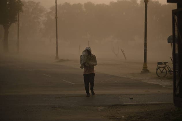 May 13, 2026, Prayagraj, Uttar Pradesh, India: Prayagraj: People during heavy dust storm, in Prayagraj on Wednesday, May 13, 2026. Prayagraj India - ZUMAv115 20260513_zap_v115_022 Copyright: xPrabhatxKumarxVermax