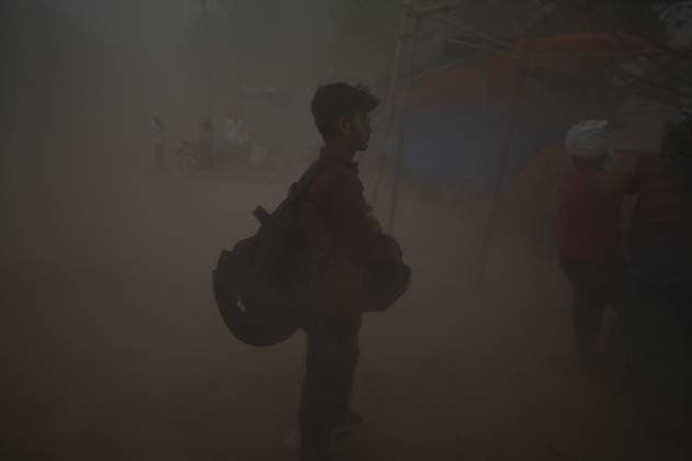 May 13, 2026, Prayagraj, Uttar Pradesh, India: Prayagraj: People during heavy dust storm, in Prayagraj on Wednesday, May 13, 2026. Prayagraj India - ZUMAv115 20260513_zap_v115_025 Copyright: xPrabhatxKumarxVermax