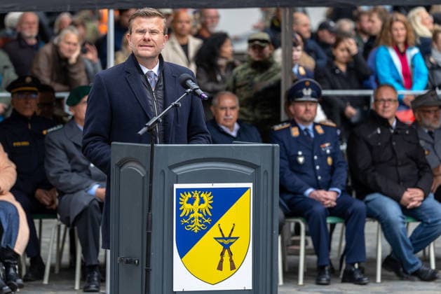 Public pledge of the German Armed Forces on Sebalder Platz, Nuremberg, 13 05 2026 Mayor Marcus König speaks at the lectern in front of military and civilian guests at the public pledge of the German Armed Forces Nuremberg Old Town Saint Sebald Bavaria Germany 20260513-1V9A8187-M4000