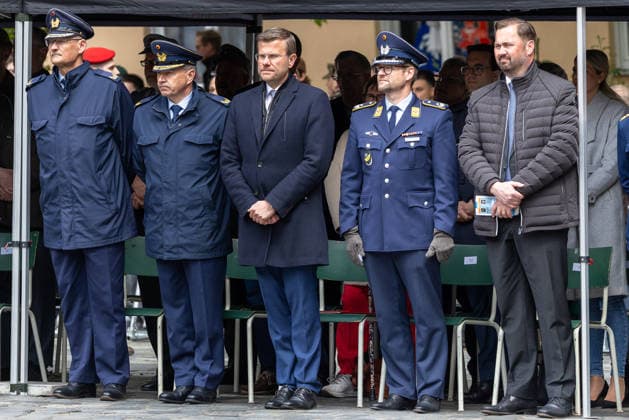Public swearing-in ceremony of the German Armed Forces at Sebalder Platz, Nuremberg, 13 05 2026 V l n r Brigadier General Thomas Hambach Commander Bavarian State Command , Brigadier General Gero von Fritschen Commander Air Force Officer School , Lord Mayor Marcus König, Lieutenant Colonel Christian Zerau Commande 20260513-1V9A8217-M4000